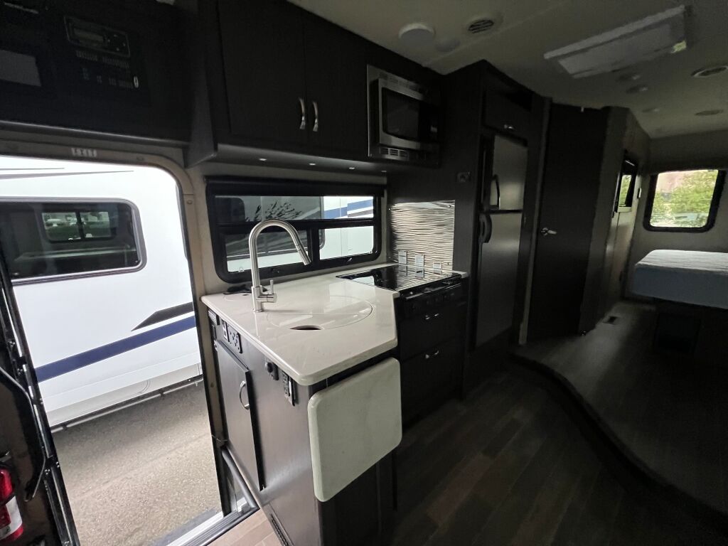 2018 Dynamax Isata 4 series 25FW