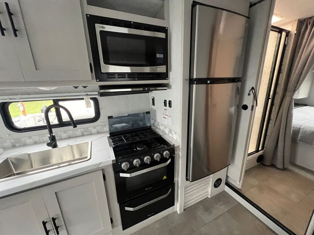 2023 Coachmen Freelander 31MB