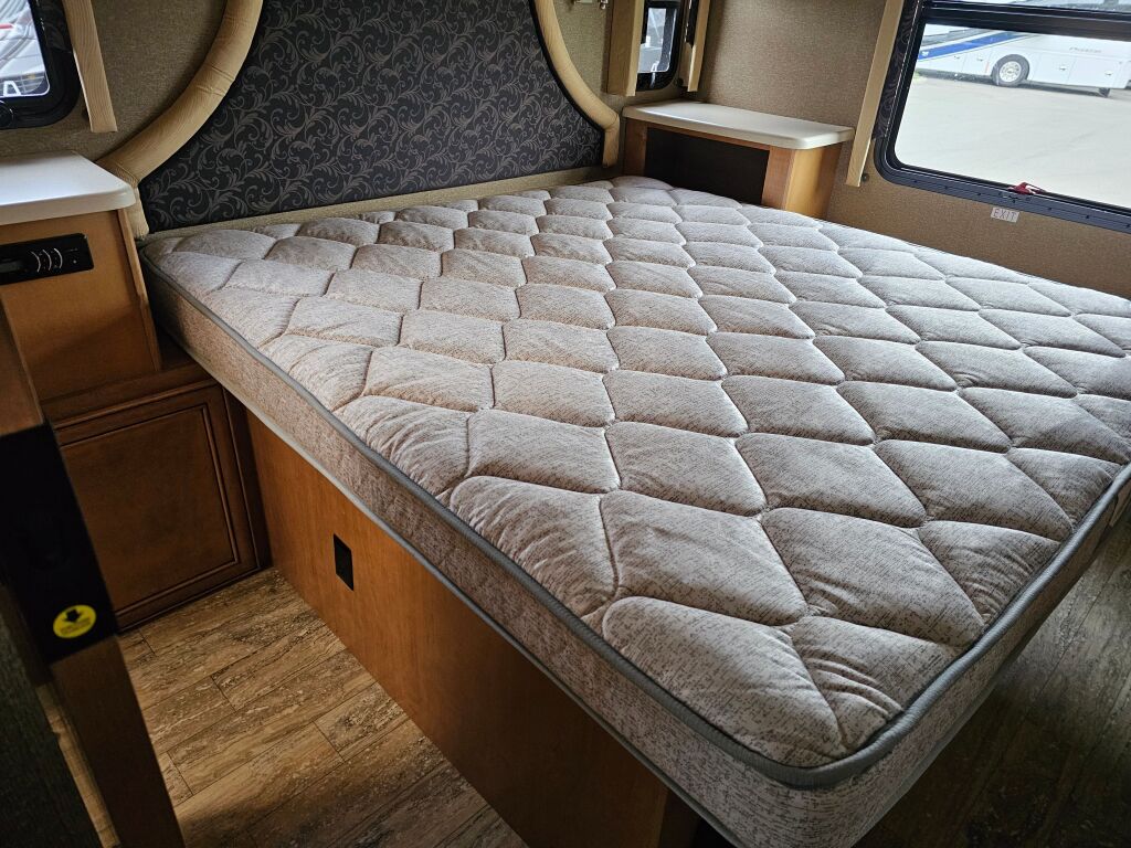 2016 Thor Motor Coach Chateau Super C 35SB