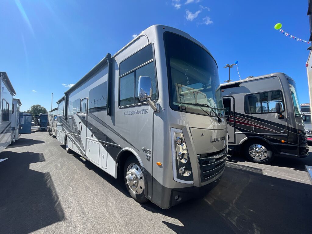 2025 Thor Motor Coach Luminate™ DD35