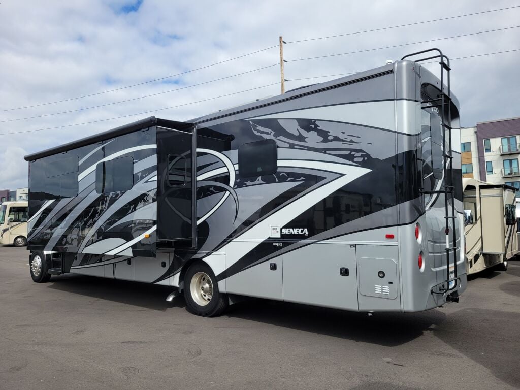 2022 Jayco Seneca 37K