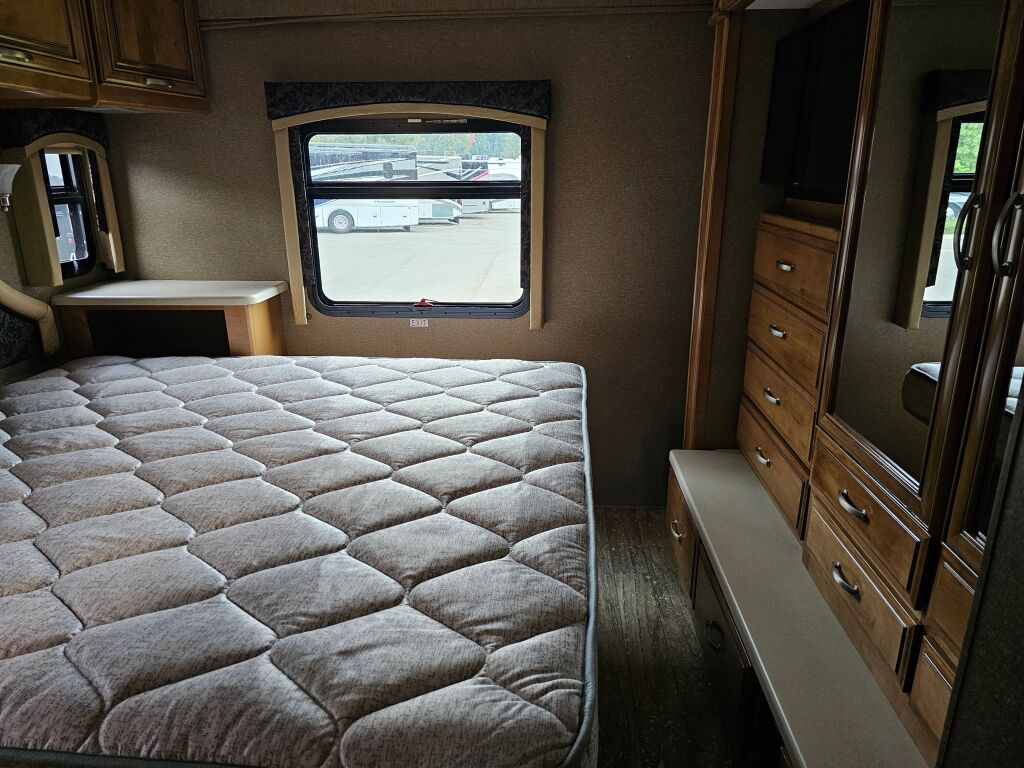 2016 Thor Motor Coach Chateau Super C 35SB