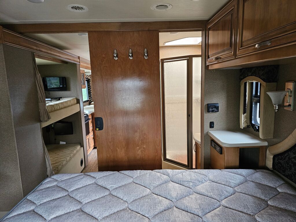 2016 Thor Motor Coach Chateau Super C 35SB