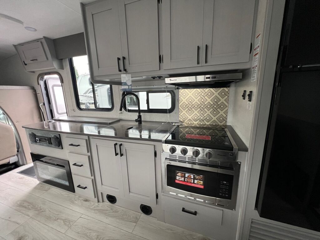 2025 Coachmen Freelander 31MB