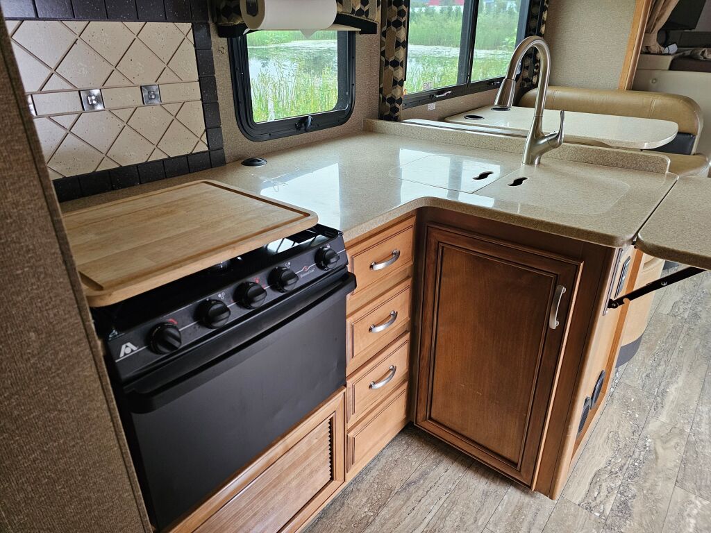 2016 Thor Motor Coach Chateau Super C 35SB