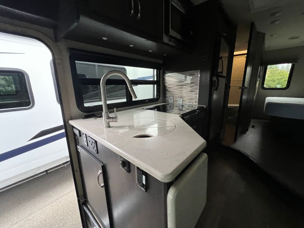 2018 Dynamax Isata 4 series 25FW