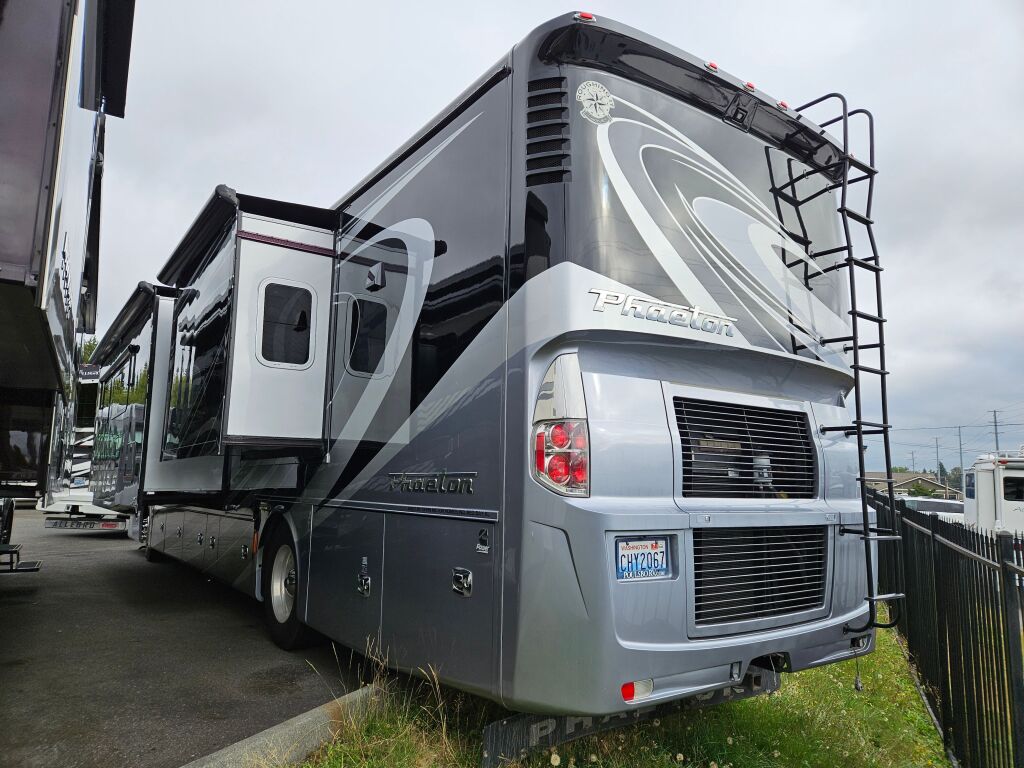 2015 Tiffin Motorhomes Phaeton 40QBH