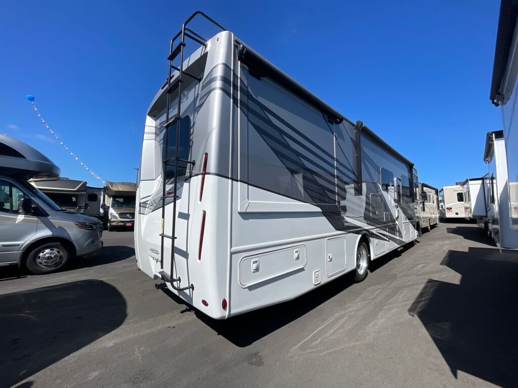 2025 Thor Motor Coach Luminate™ DD35