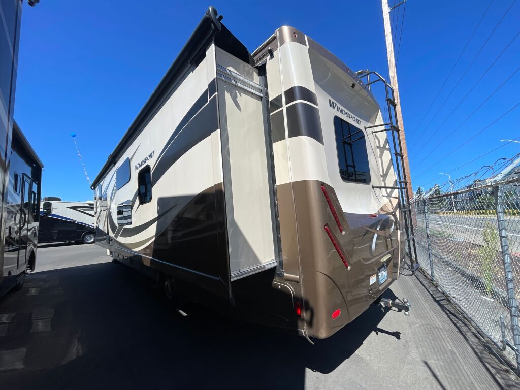 2017 Thor Motor Coach Windsport 34J