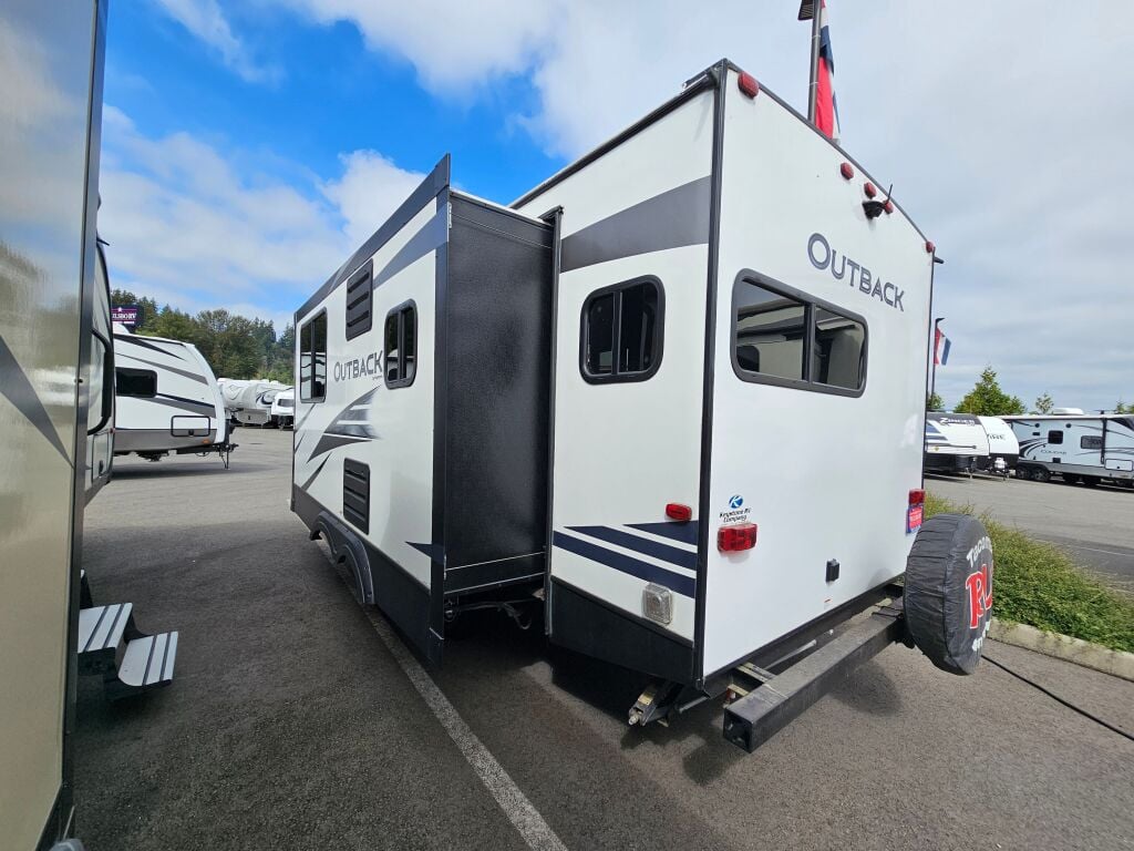 2020 Keystone Outback Ultra-Lite 221UMD