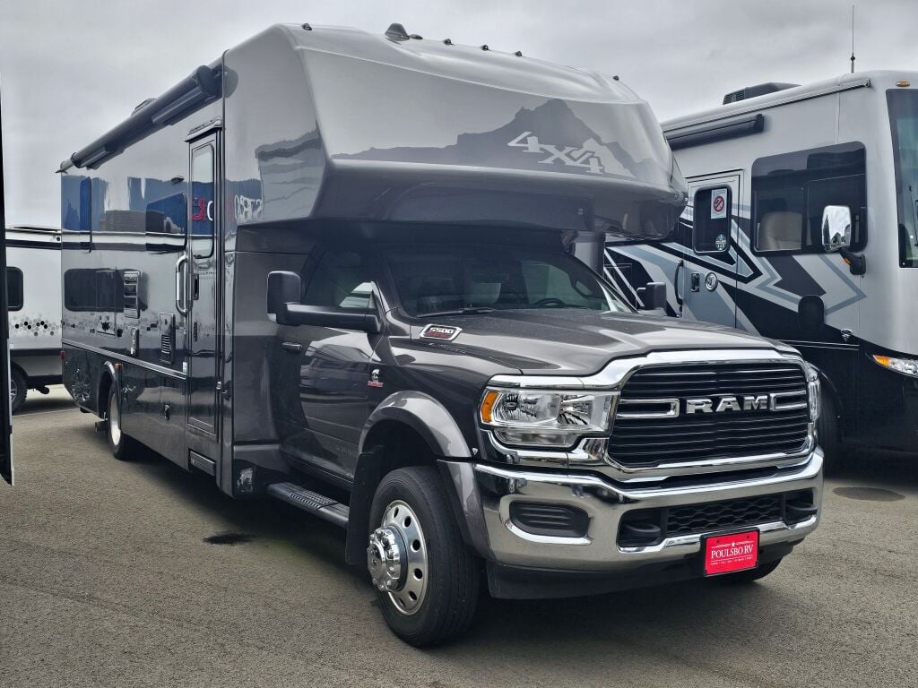 2022 Dynamax Isata 5 Series 30FWD 4X4