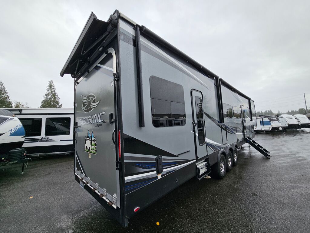 2020 Jayco Seismic 4125