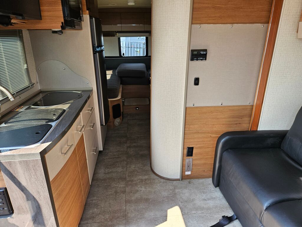 2015 Itasca Navion 24V