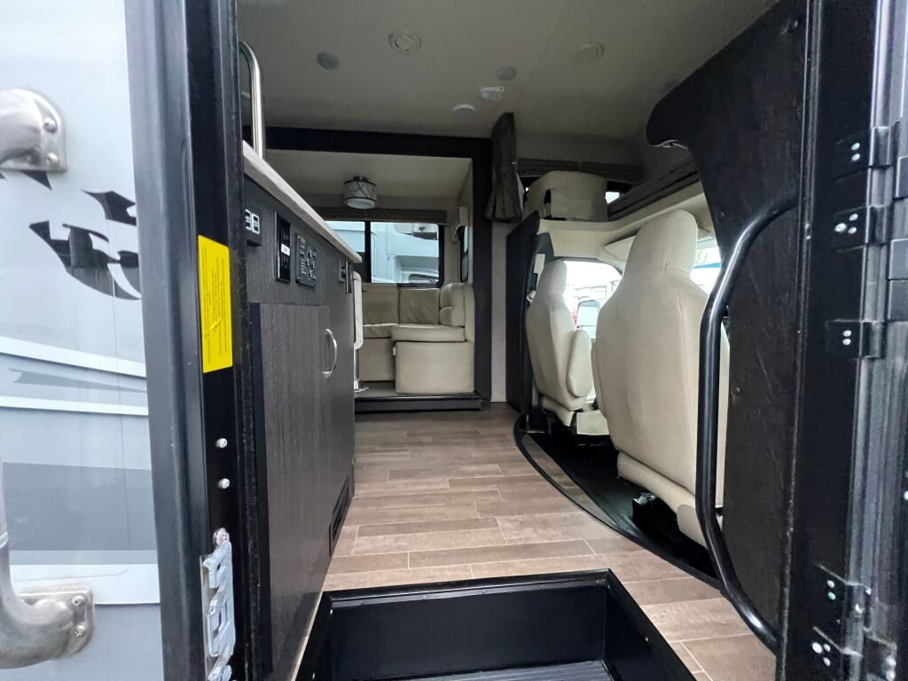 2018 Dynamax Isata 4 series 25FW