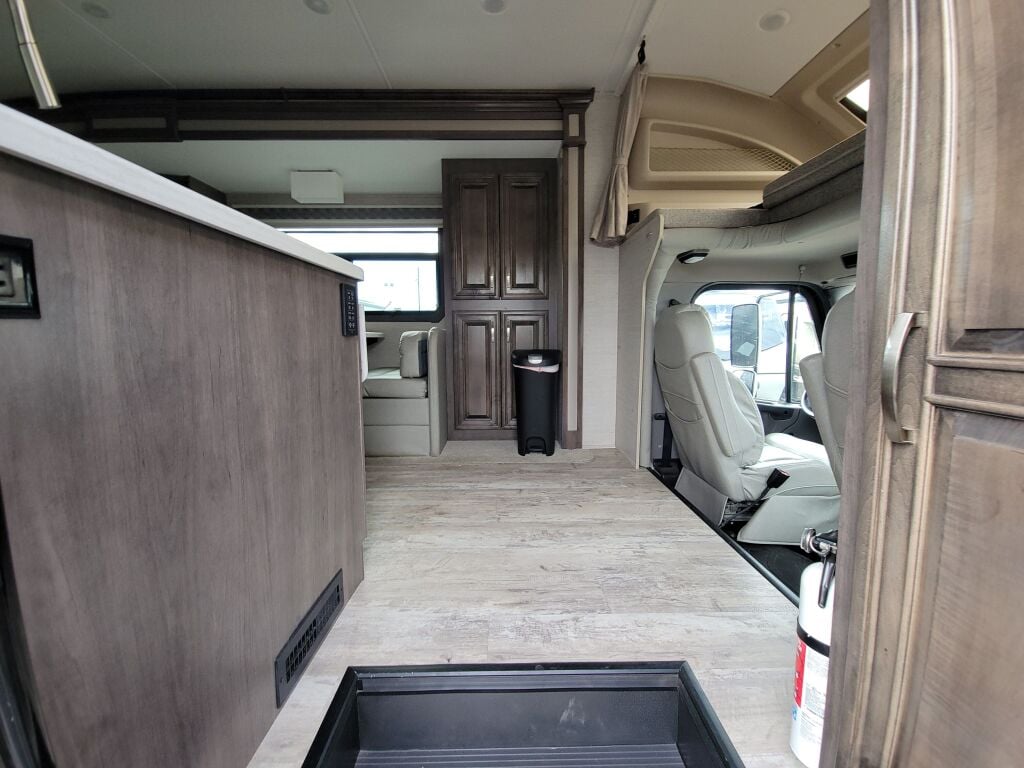 2022 Jayco Seneca 37K