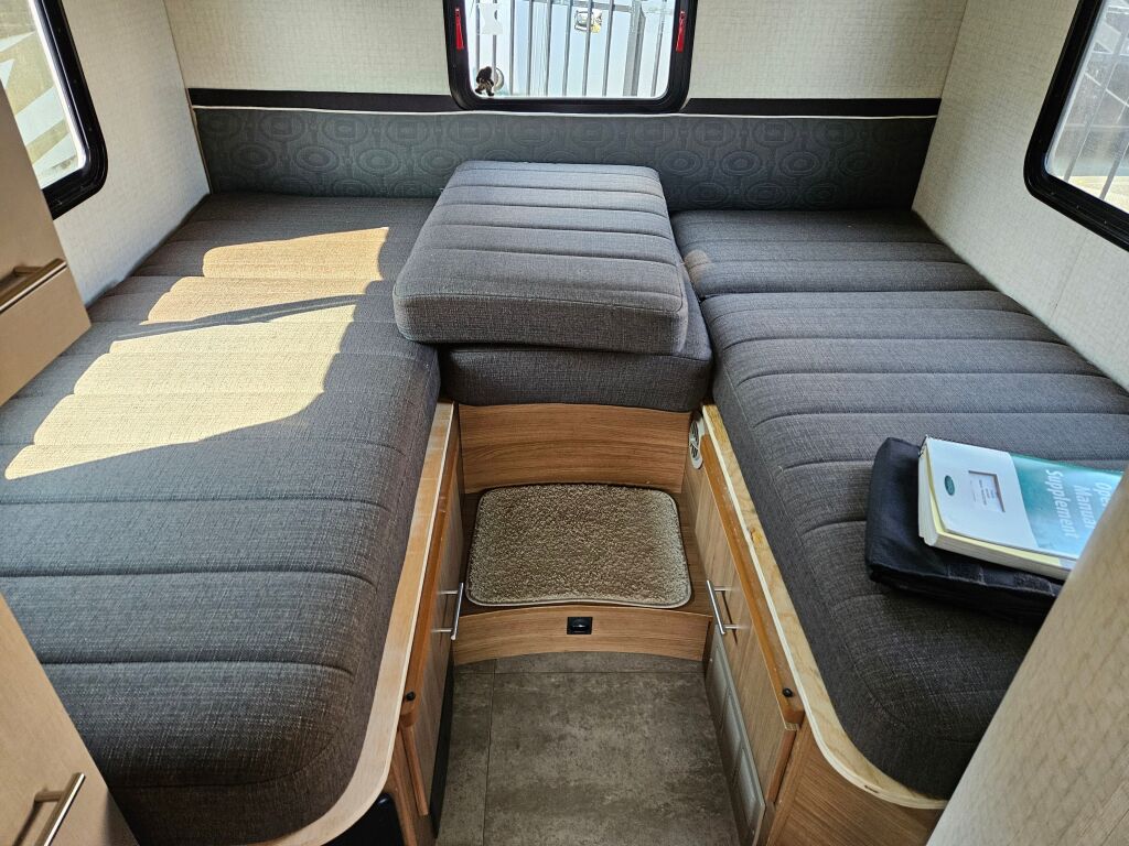 2015 Itasca Navion 24V