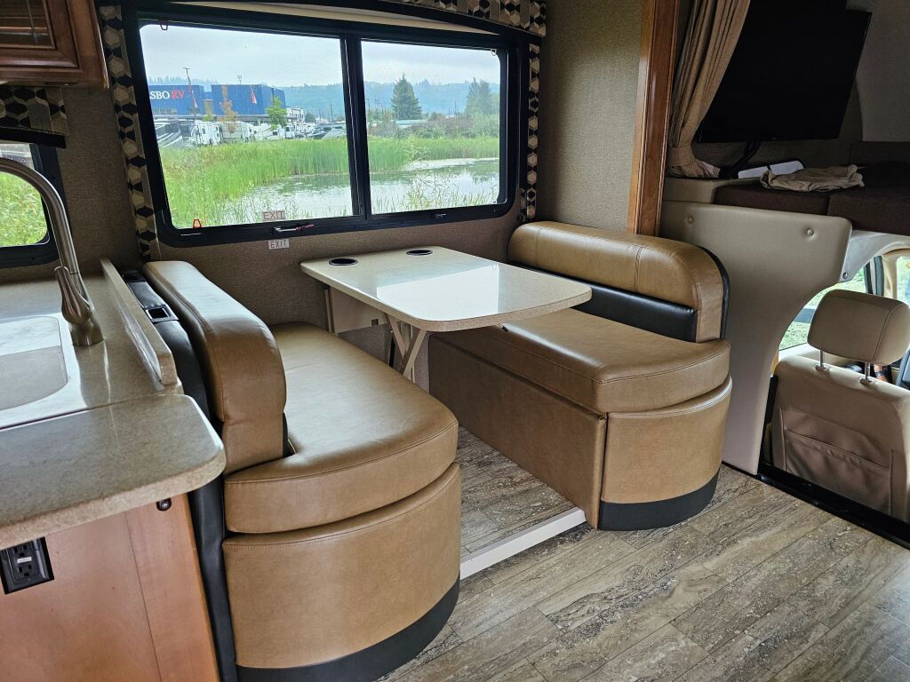 2016 Thor Motor Coach Chateau Super C 35SB