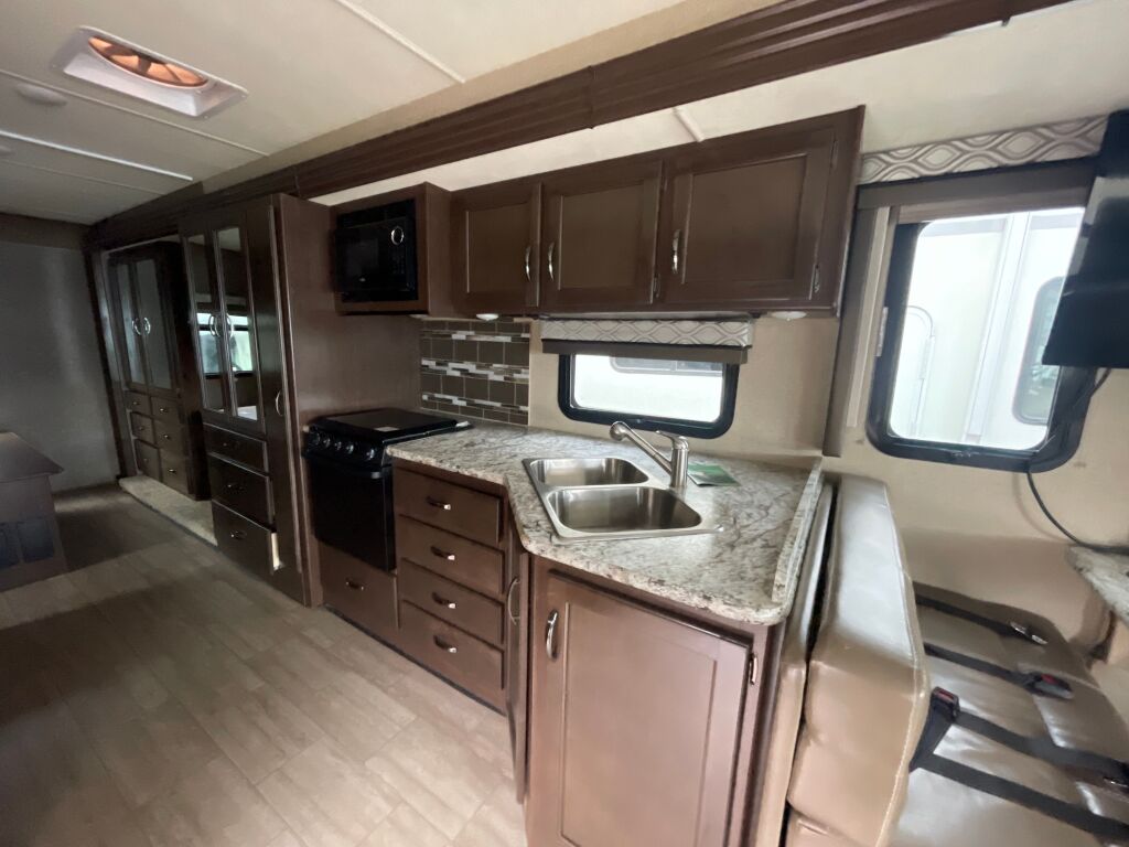 2018 Thor Motor Coach Freedom Traveler 30A