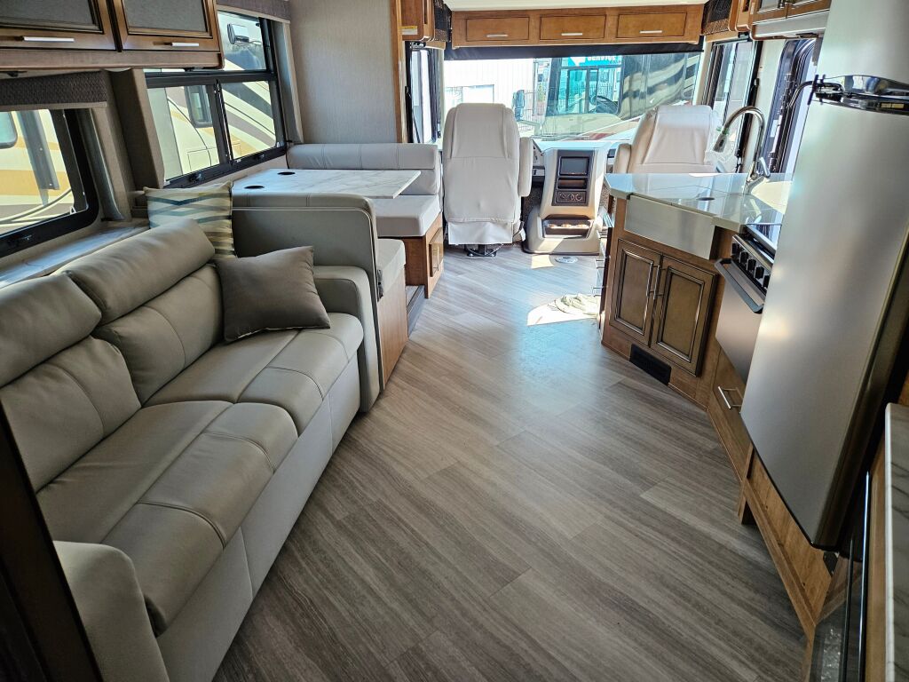 2022 Holiday Rambler Invicta 34MB