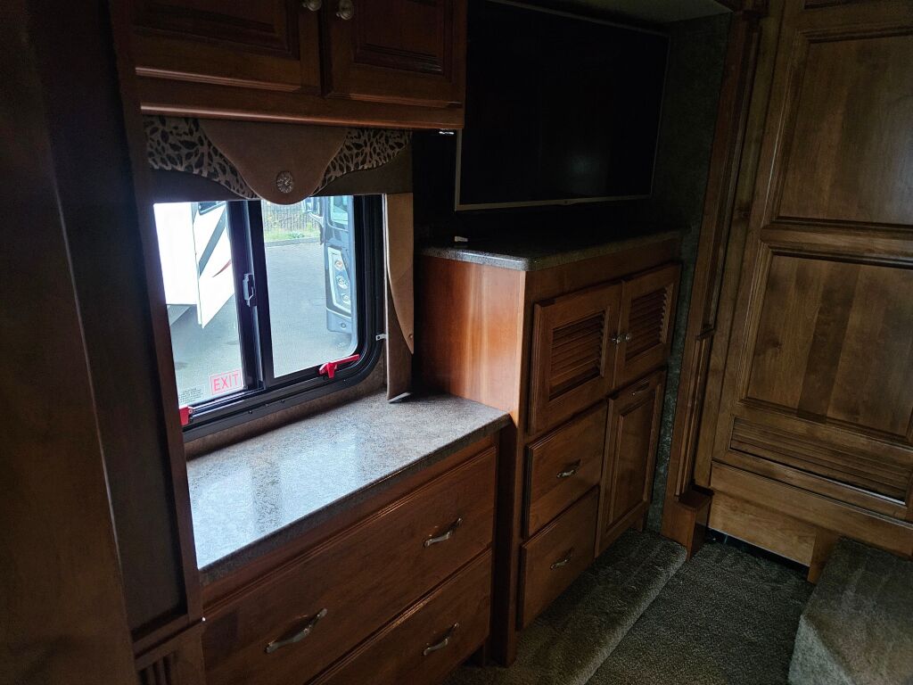 2015 Tiffin Motorhomes Allegro Red 33AA