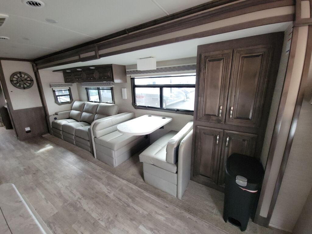 2022 Jayco Seneca 37K