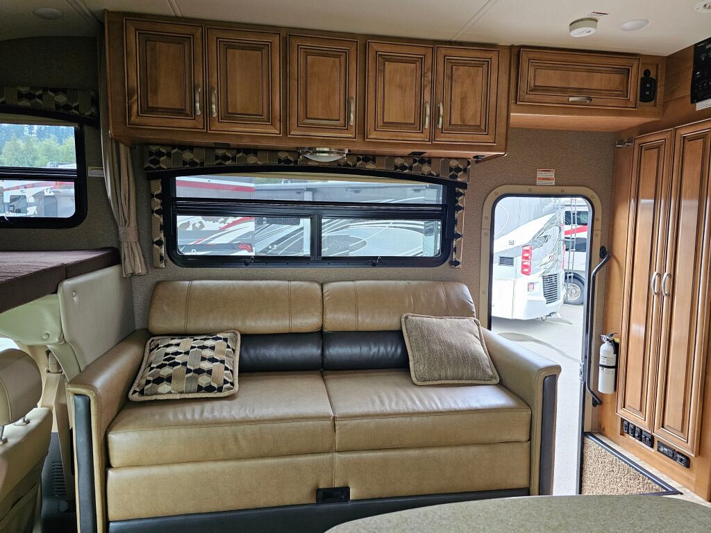 2016 Thor Motor Coach Chateau Super C 35SB