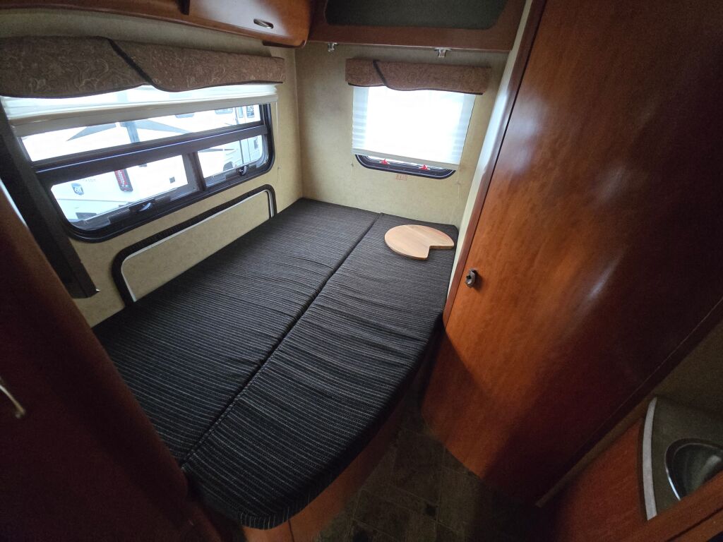 2009 Holiday Rambler Traveler 24RBH