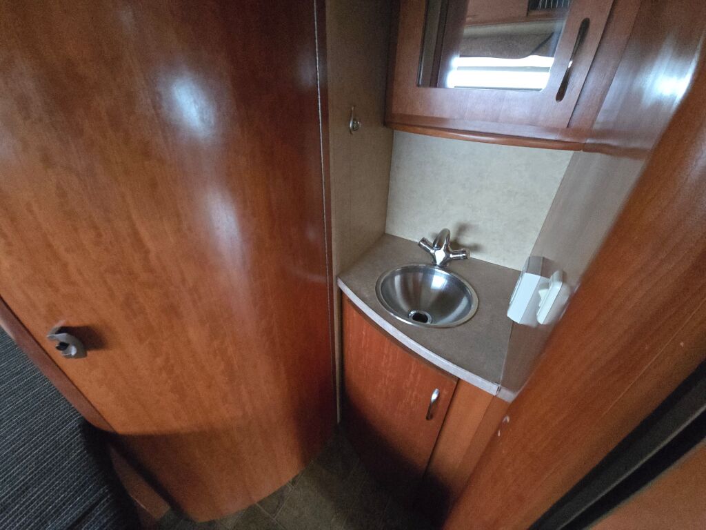 2009 Holiday Rambler Traveler 24RBH