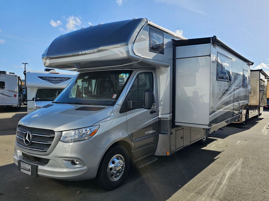 2025 Dynamax Isata 3 Series 24FW