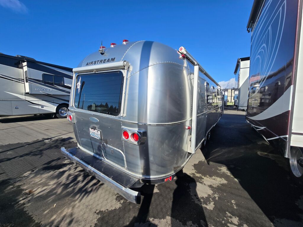 2019 Airstream Classic 33FB