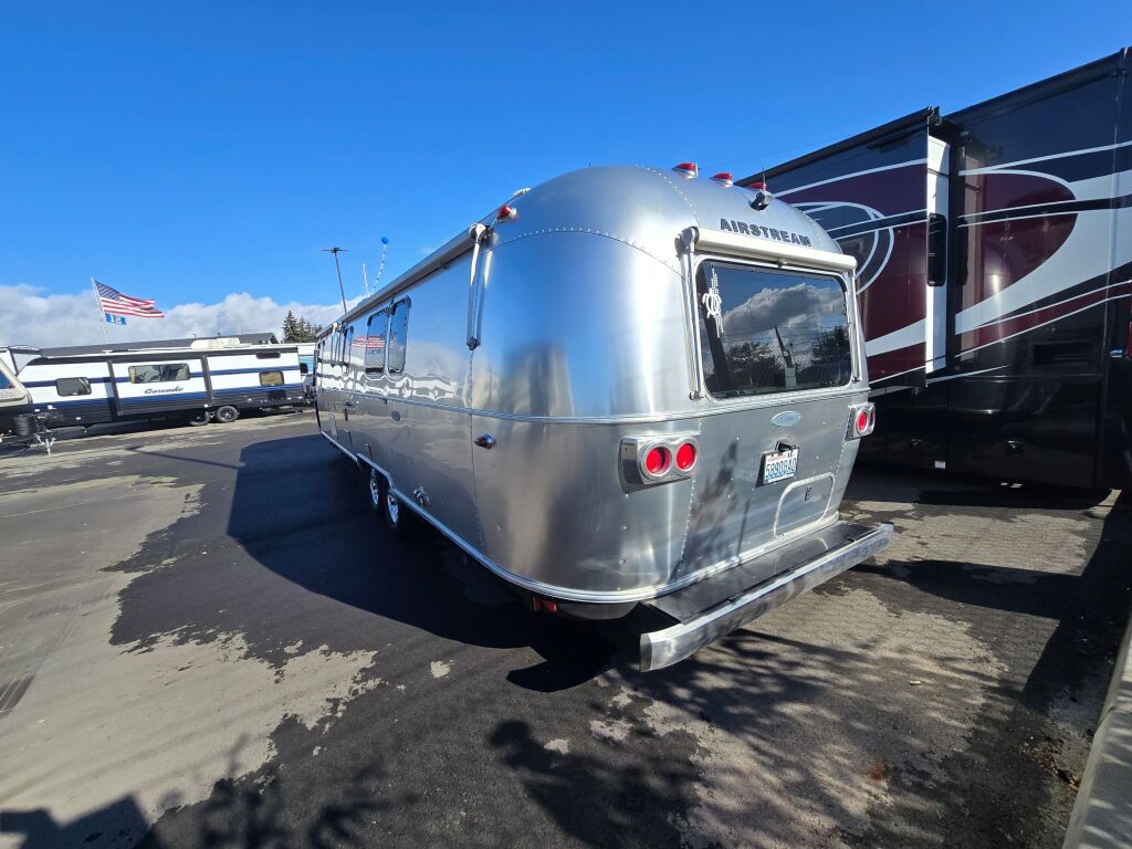 2019 Airstream Classic 33FB