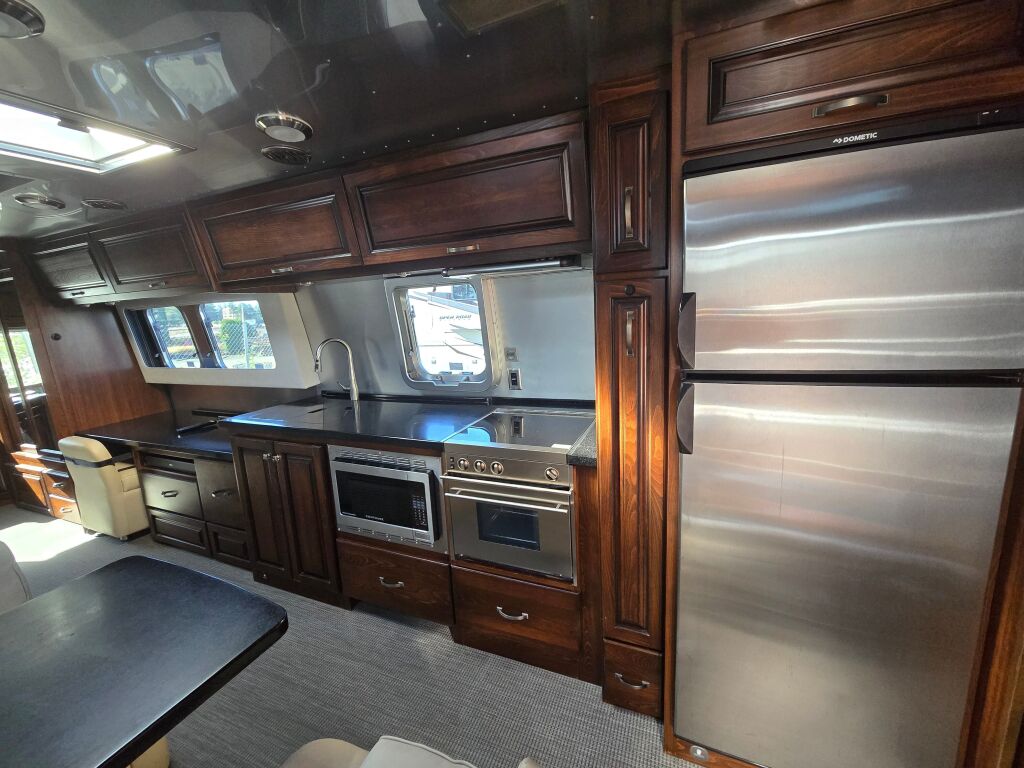 2019 Airstream Classic 33FB