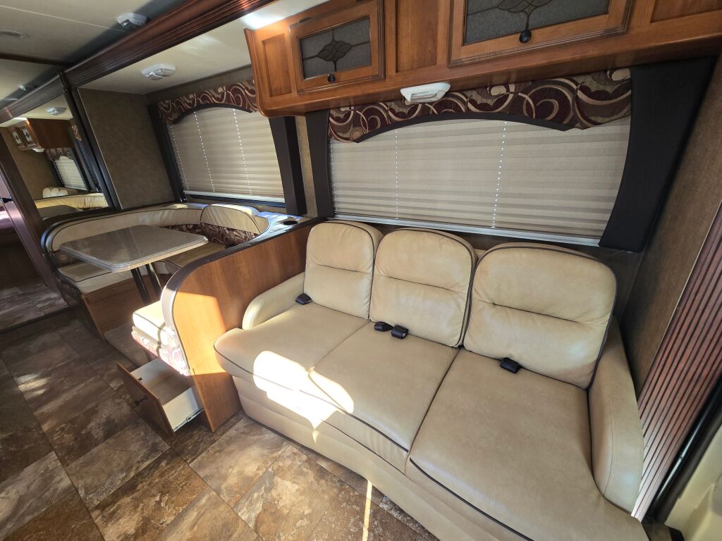 2014 Coachmen Leprechaun 319DS