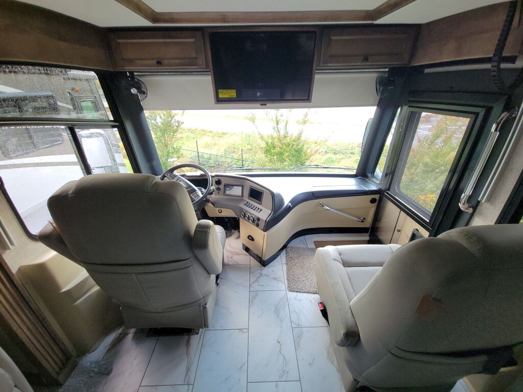 2025 Tiffin Motorhomes Allegro Red 33AA