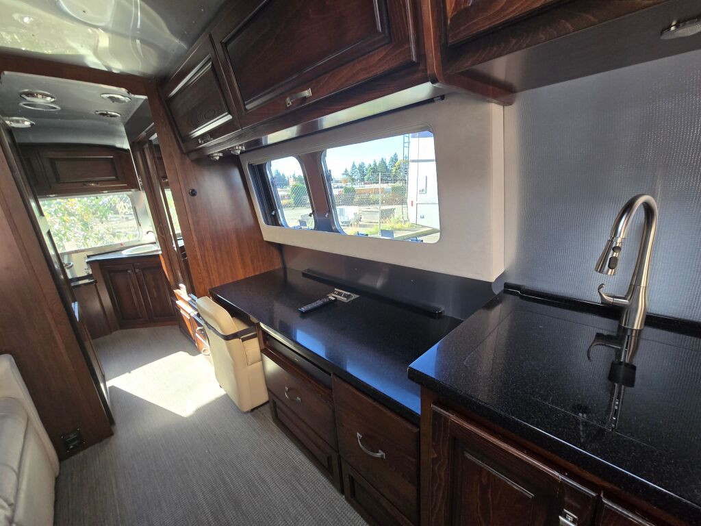 2019 Airstream Classic 33FB