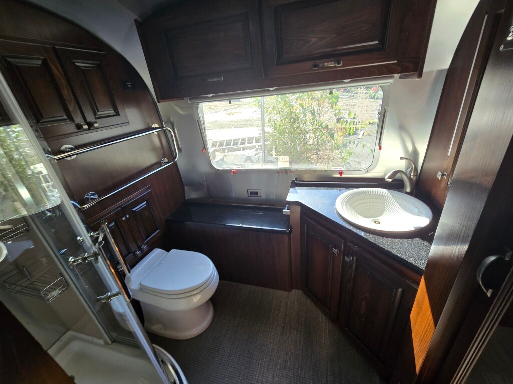 2019 Airstream Classic 33FB