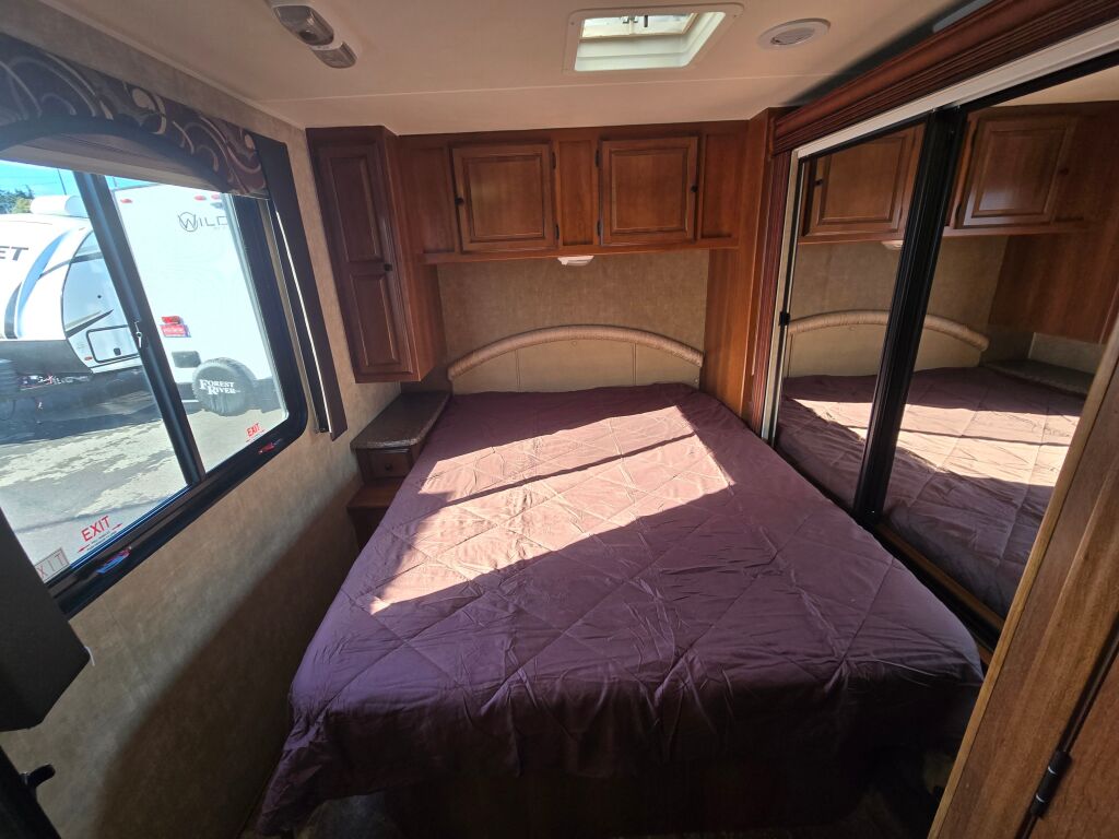 2014 Coachmen Leprechaun 319DS