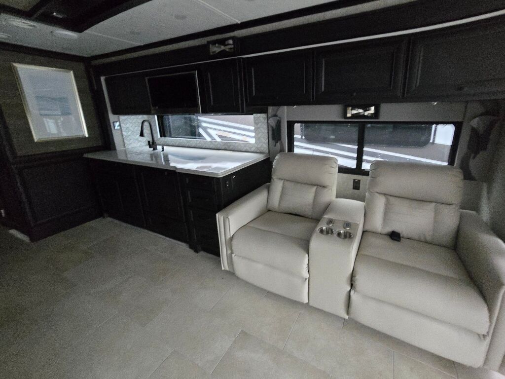 2025 Tiffin Motorhomes Phaeton 40IH