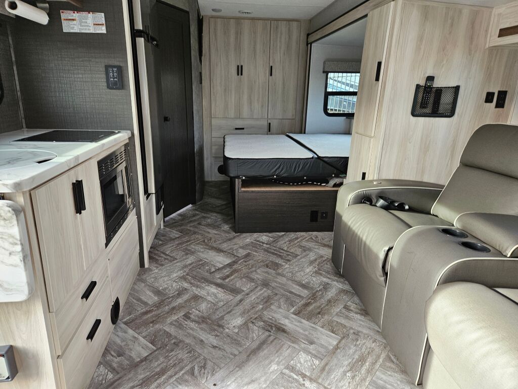 2021 Forest River Sunseeker 2400B MBS