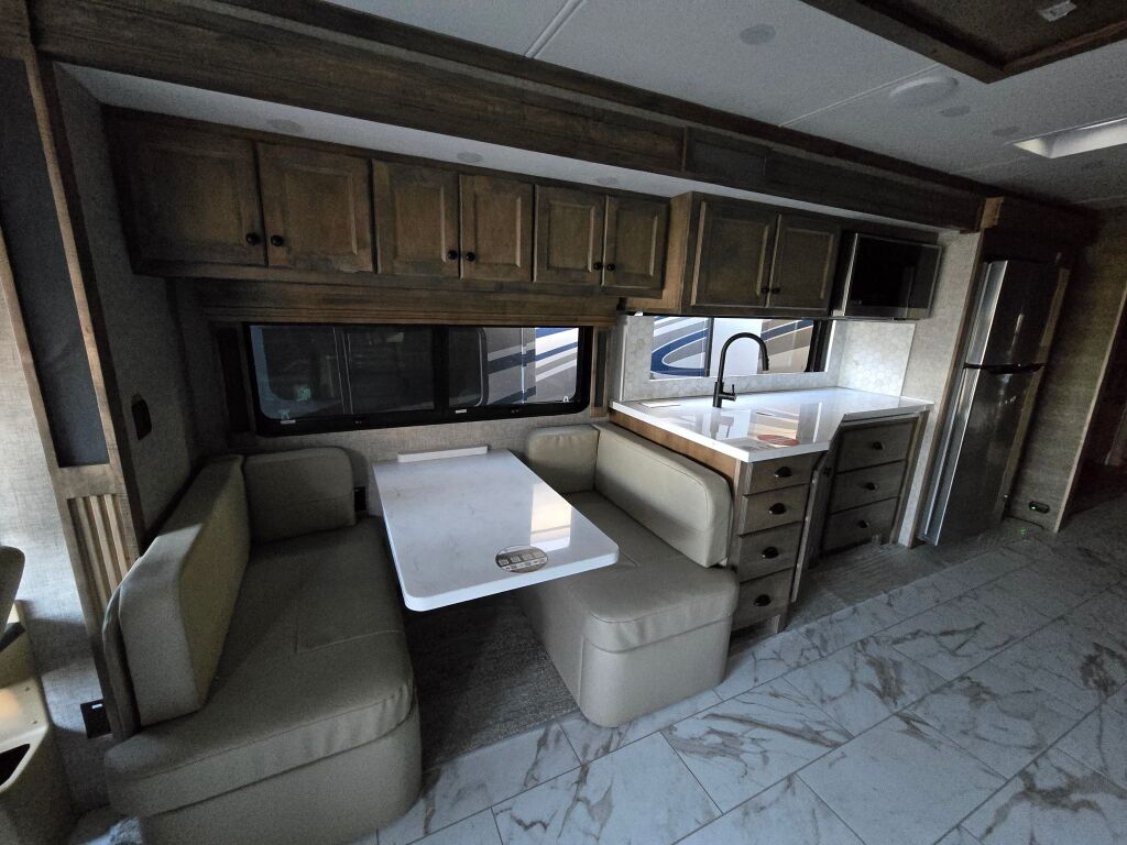 2025 Tiffin Motorhomes Allegro Red 33AA