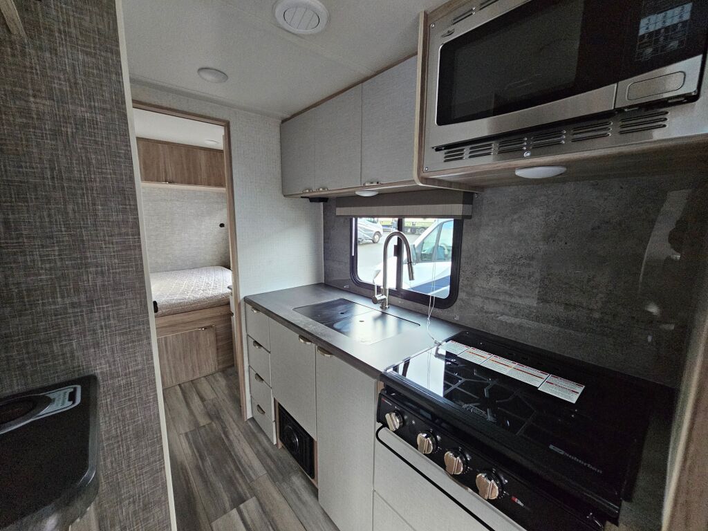 2022 Winnebago Micro Minnie 2225RL