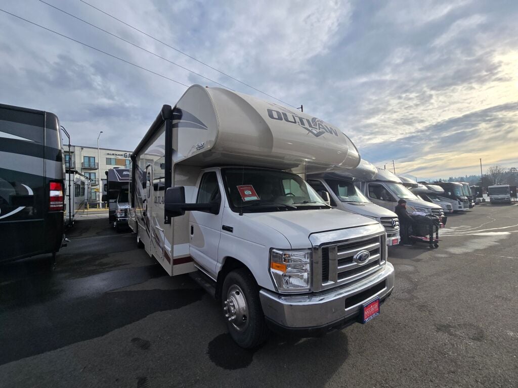 2019 Thor Motor Coach Outlaw 29J