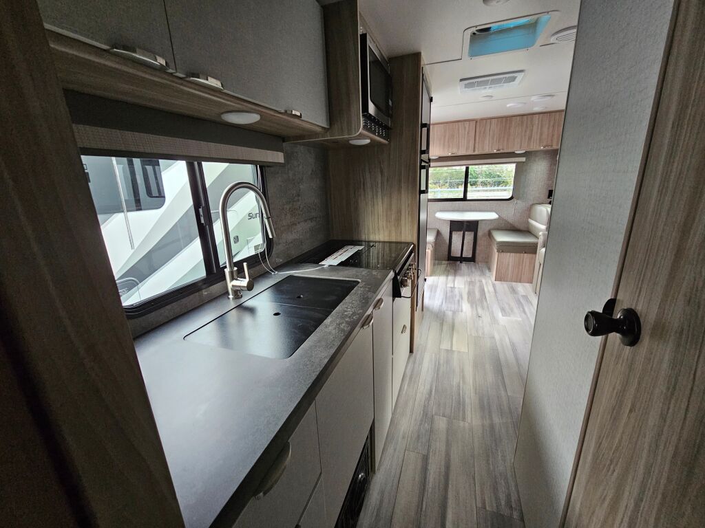 2022 Winnebago Micro Minnie 2225RL