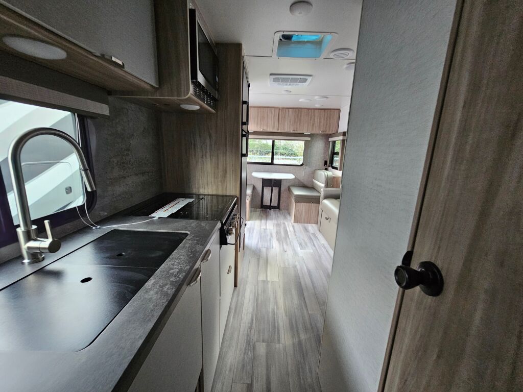 2022 Winnebago Micro Minnie 2225RL