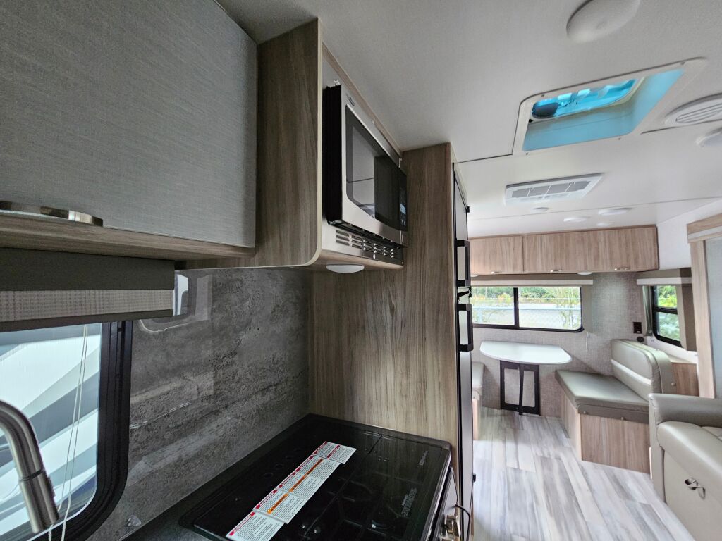 2022 Winnebago Micro Minnie 2225RL