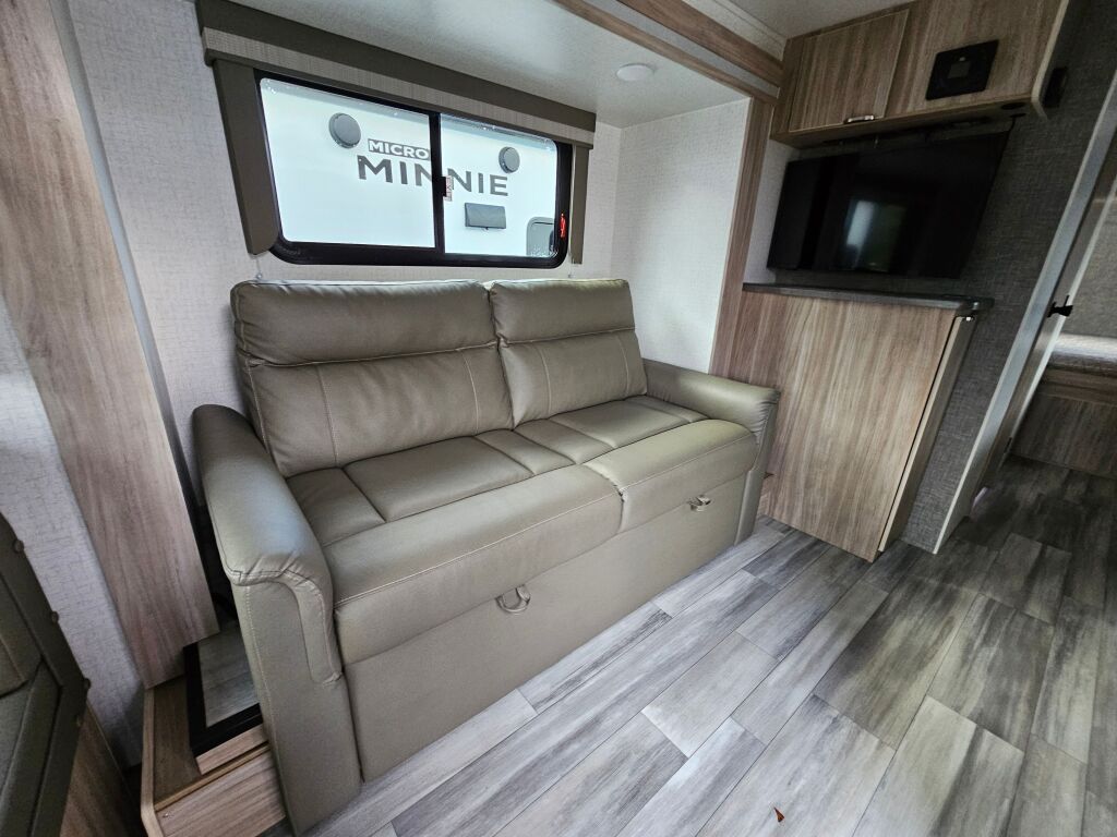 2022 Winnebago Micro Minnie 2225RL