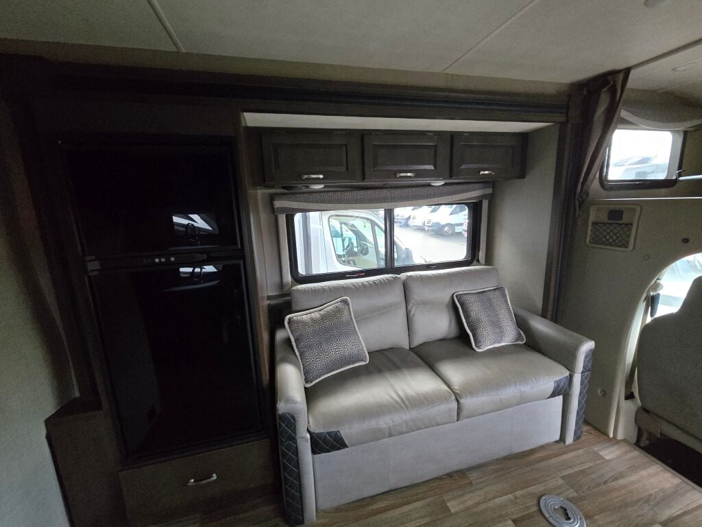 2019 Thor Motor Coach Outlaw 29J