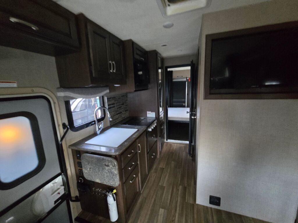 2019 Thor Motor Coach Outlaw 29J