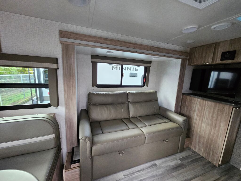 2022 Winnebago Micro Minnie 2225RL